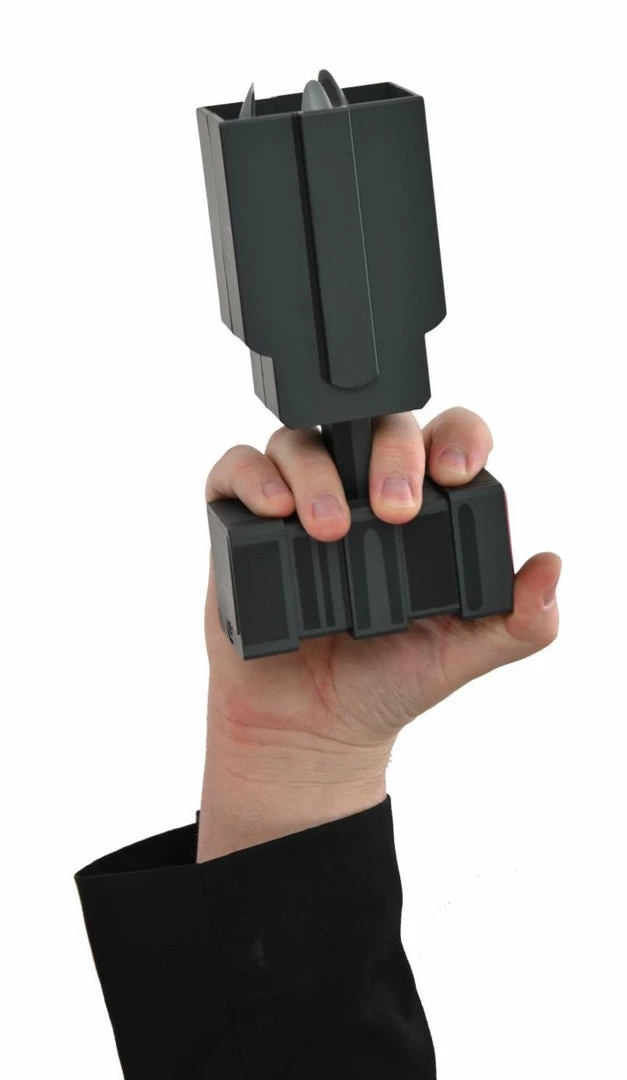 Neca Toys NECA Batman The Animated Series Prop Replica Batarang Grapnel 2 Neca Toys NECA Batman The Animated Series Prop Replica Batarang Grapnel