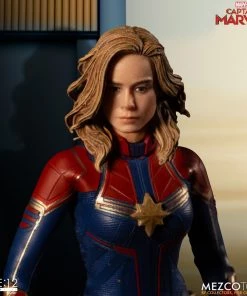 Mezco Toys Mezco One 12 Captain Marvel Action Figure