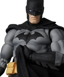 Medicom Toy **Pre Order**MAFEX Batman (HUSH Black Ver.) Action Figure
